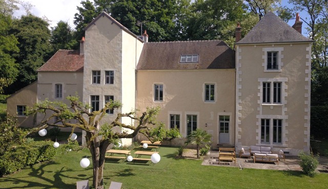 Charming manor house with pool and spa access