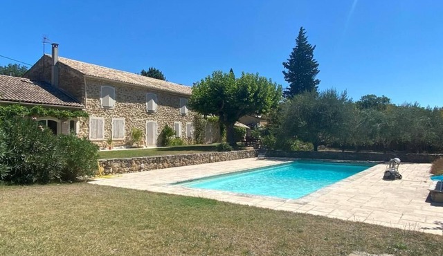 Charming Mas provençal with swimming pool, 1ha garden, quiet, 7 bedrooms, 14per