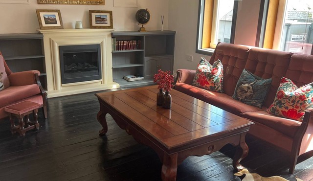 Charming Maybole Retreat – Steps from the Castle, Beaches & Golf, with Spa Bath