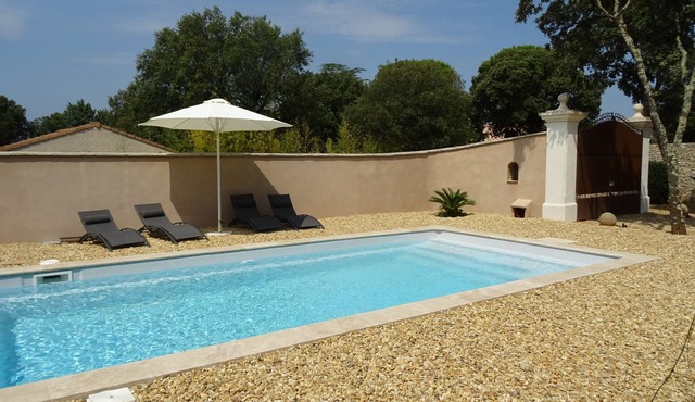 Charming Mazet in St Siffret near Uzès, very quiet in the heart of olive trees.