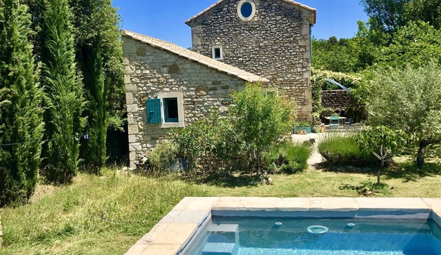 CHARMING MAZET WITH SWIMMING POOL FACING THE CHATEAU DE GRIGNAN
