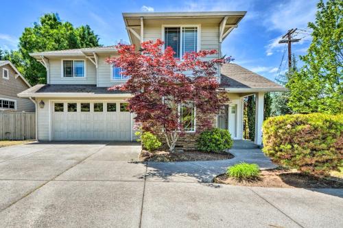 Charming Medford Getaway ~ 4 Miles to Downtown!