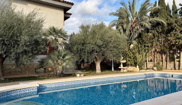 Charming Mediterranean Villa with Private Pool, A/C & BBQ Garden