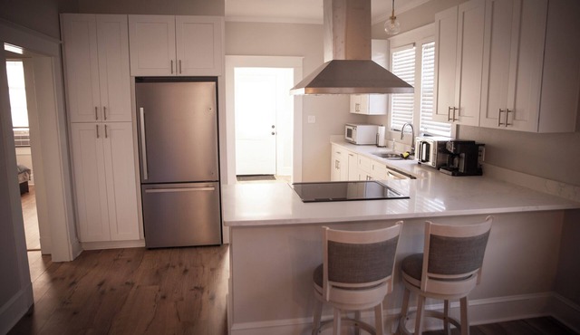 Charming Meets Modern 2-bedroom Cottage