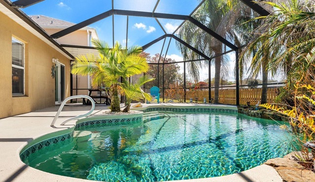 Charming Melbourne Home — Private Pool & Screened Lanai, Central Location 🌴