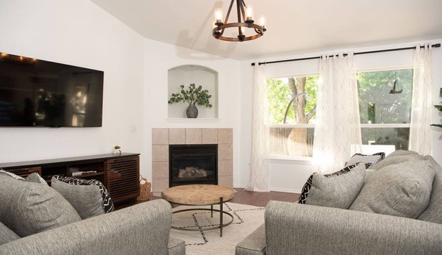 Charming Meridian House~ Amazing Location!