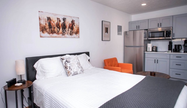 Charming micro-unit with AC in Mt. Sterling