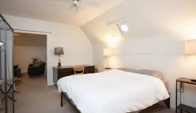 Charming Mid-Century Apartment in Midtown