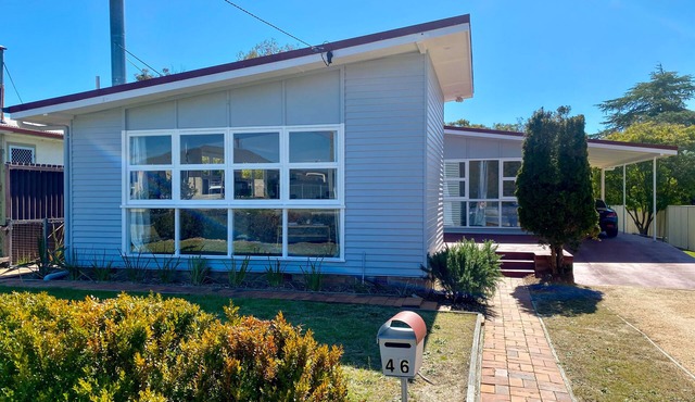 Charming Mid Century Bungalow- entire home