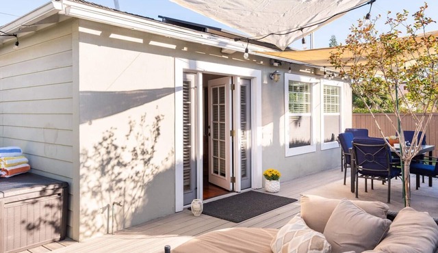 Charming Mid-Century Craftsman ~ Hot Tub/Serene Yd