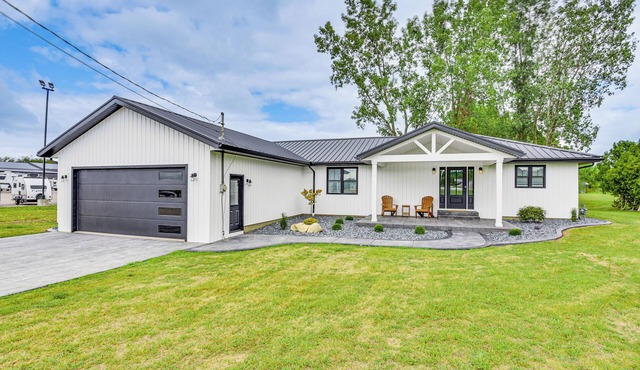 Charming Middlebury Retreat w/Patio & Fire Pit