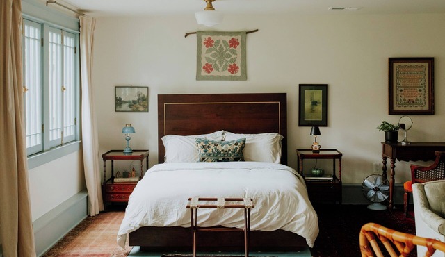 Charming midtown cottage with central air and driveway parking, great location