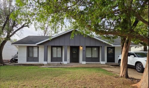 Charming Midwest 3 Bedrooms 2 Bathrooms