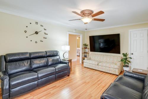 Charming Milton Home w/Porch - 5 Mi to VIR!