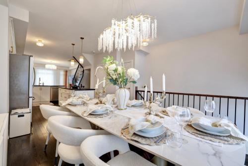 Charming Mississauga Getaway