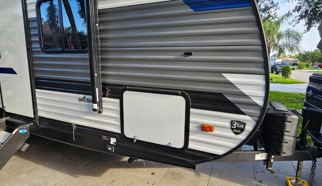 Charming mobile home for camping at your favorite locations with AC . Sleeps 6 .