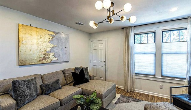 Charming, modern, 2nd floor home-away-from-home