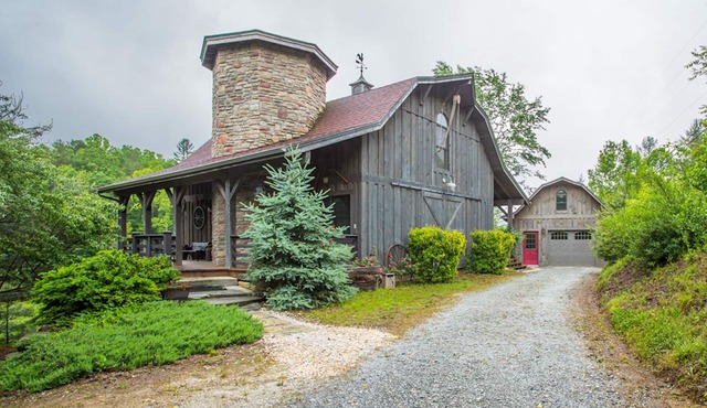 Charming modern cabin near town and forest recreation. Storage for bikes.
