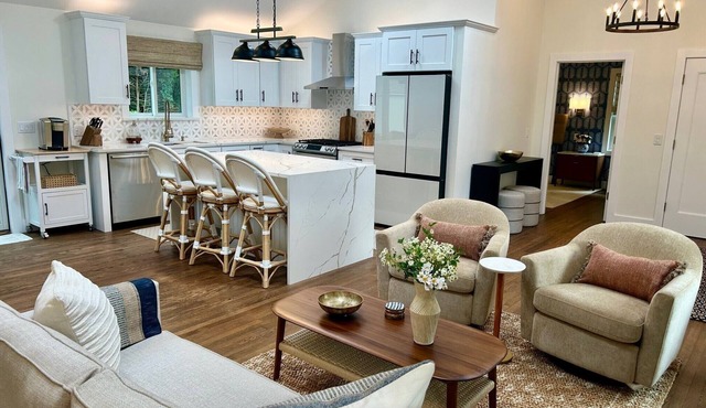 Charming Modern Cottage by the Bay and Beach - 3 bedroom/2 baths - Hampton Bays