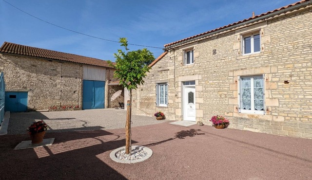 *Charming Modern Cottage in Peaceful Village, Baby-Friendly, Wi-Fi, BBQ, Close to Cultural Sites*