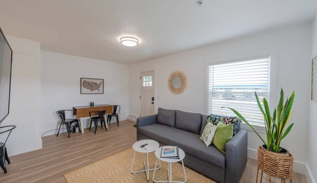 Charming Modern Cottage, Downtown @pinpointstays