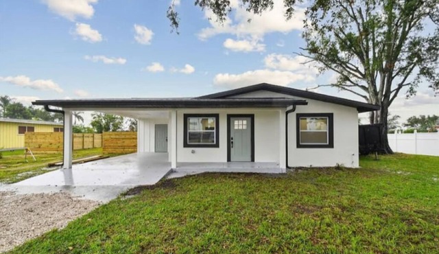 Charming Modern Cottage in Sunny Palmetto