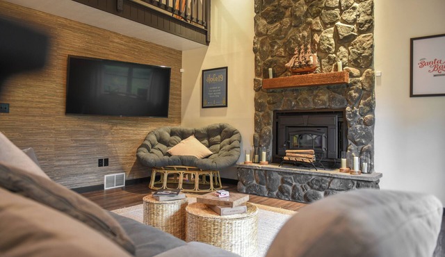 Charming, Modern & Cozy Home