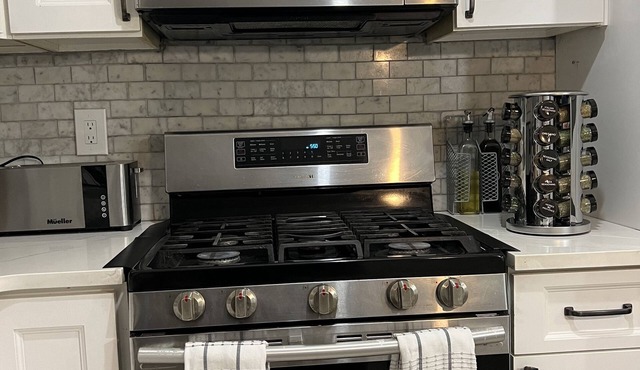 Charming Modern Farmhouse - Entire 1st Floor