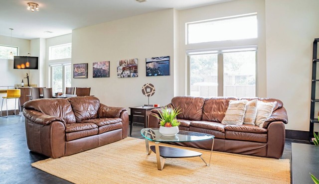 Charming Modern Home - Close to everything DT, UT!