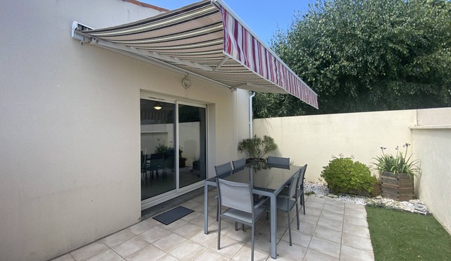 Charming Modern House in Quiet Area, Close to Beach and Town Center