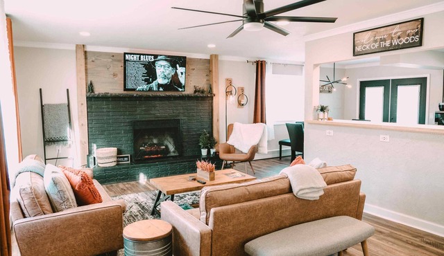 Charming & Modern Lakefront Home - Hiking, Biking & Kayaking.