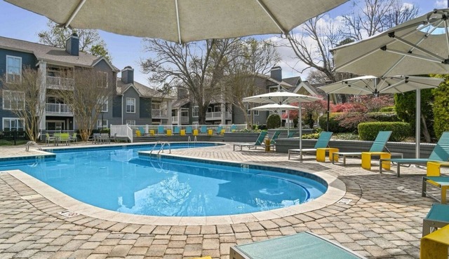 Charming & Modern South Park Gem: Pool ~ Gym ~ Pkg