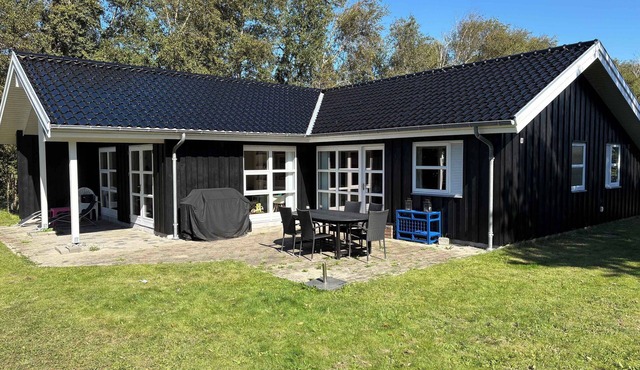 Charming modern summer house 4 min from the beach