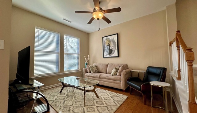 Charming Modern Townhouse - Chapel Hill