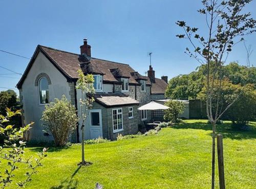 Charming modernized country cottage Near Mere, Wiltshire