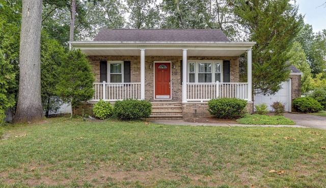 Charming Monroe Township Home - 13 Mi to RU!