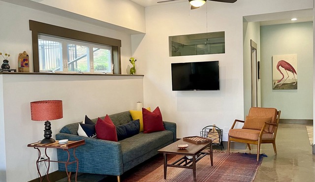 Charming Montford FIVE ★ — Comfortable & Quiet — WALK Downtown