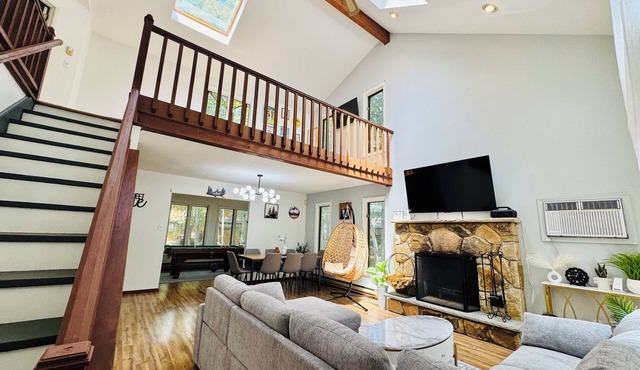 Charming Mountain House with Movie Theater