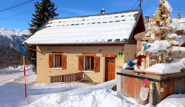 Charming mountain chalet near the resort and Lake Albiez-Montrond