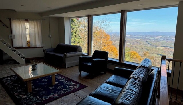 Charming mountain cabin with stunning view