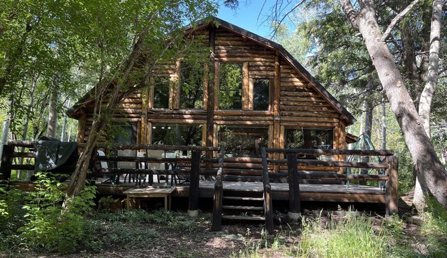 Charming Mountain Cabin by Stream with Large Deck, 35 minutes from Park City.
