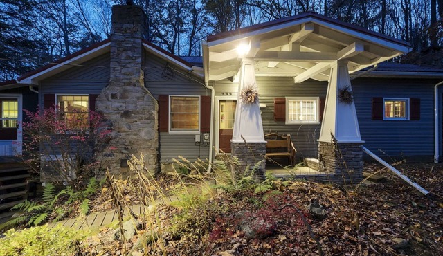 Charming Mountain Cabin near Ski and Golf Resorts, Pennsylvania