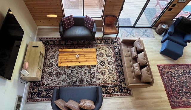 Charming Mountain Chalet with AC/Heating in Camp Connell.