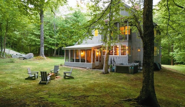 Charming Mountain Chalet w/Spa near Mt Snow