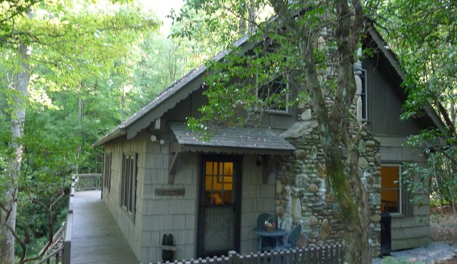 Charming Mountain Cottage - Connestee Falls