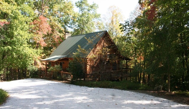 Charming Mountain Getaway - Red Fox Den. Minimum 2 days—-maximum 14 days)