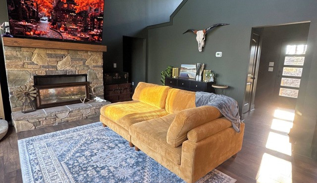 Charming Mountain Home- Gather, Relax, Explore