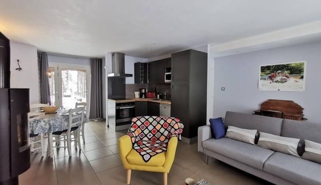 Charming Mountain Retreat: Cozy Gîte with Modern Amenities, Scenic Trails & Stargazing Opportunities