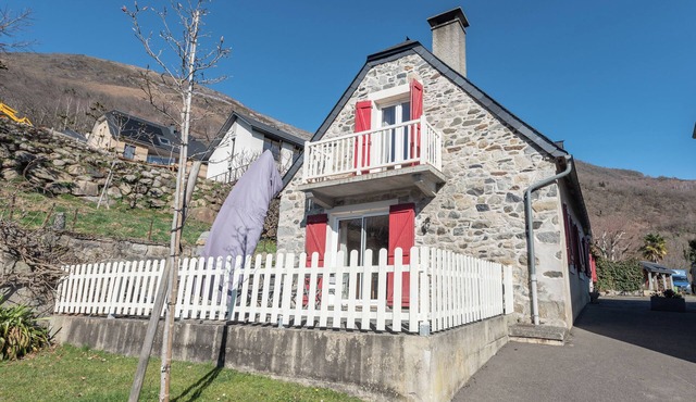 Charming Mountain Retreat – Renovated Shepherd’s House, Hiking & Ski Nearby