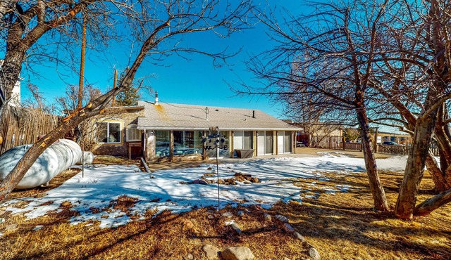 Charming Mountain Stay w/ Enclosed Yard & Grill